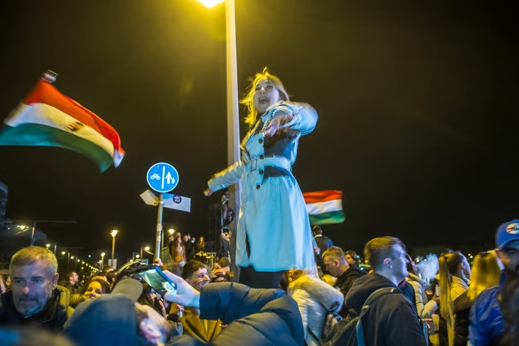 Празнуване в Будапеща след изборите